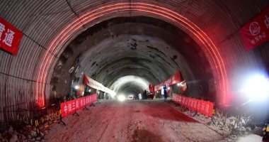 اكتمال بناء أطول نفق مترو تحت البحر في الصين .. فيديو