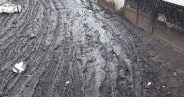 غرق شوارع قرية النخاس فى مدينة الزقازيق بمياه الأمطار.. صور