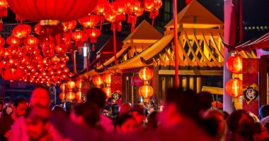 صور.. إحتفالات وألعاب نارية فى جزيرة المارية بالسنة الصينية 