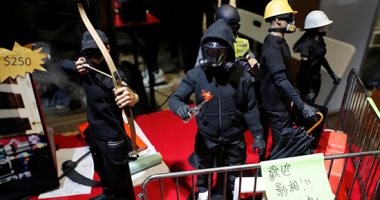 صور.. معرض لبيع أدوات الإحتجاج فى هونج كونج 