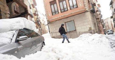 العاصفة الثلجية جلوريا تضرب إسبانيا وإغلاق مئات المدارس