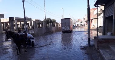 أمطار غزيرة على مدن شمال سيناء تتسبب فى إعاقة السير بشوارع العريش