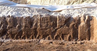 صور.. الكشف عن منحوتات آشورية تظهر آلهة وحيوانات أسطورية شمالى العراق
