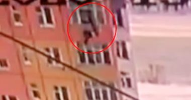 فيديو وصور.. نجاة سيدة روسية بعد سقوطها من ارتفاع 90 قدما.. ما الذى أنقذها؟