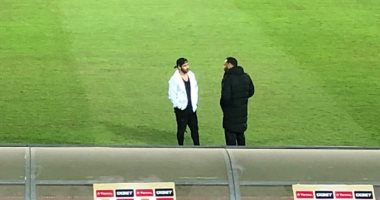 فيديو.. عبد الله جمعة يدعم لاعبى الزمالك من أرض الملعب قبل مواجهة مازيمبى