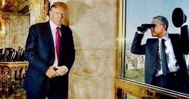أوباما يتجسس على ترامب فى صورة نشرها الرئيس الأمريكى.. اعرف التفاصيل