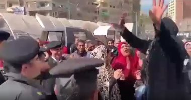 فيديو.. سيدات طنطا يهنئن الضباط بالزغاريد احتفالا بعيد الشرطة الـ 68 