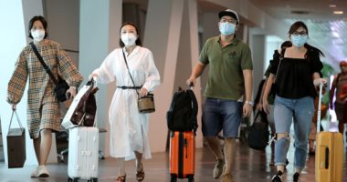 فرق طبية ماليزية بمطار كوالالمبور لمواجهة تفشى فيروس كورونا 