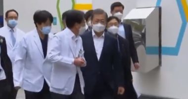 رئيس كوريا الجنوبية يتفقد مستشفى فى سيول للوقوف على تجهيزات مواجهة فيروس كورونا
