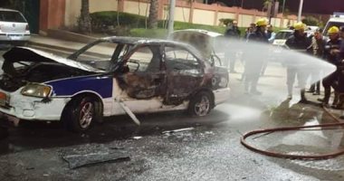 سائق مخالف يرفض سحب رخصته ويشعل النار فى سيارته الأجرة ببورسعيد 