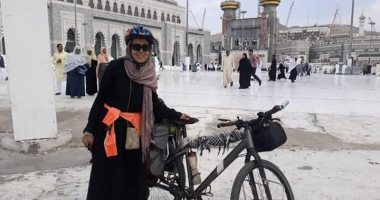 التونسية "سارة حابة" أول سيدة تصل مكة بالدراجة لأداء العمرة بعد رحلة 44 يوما