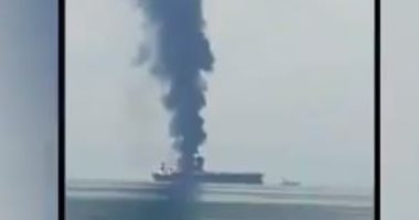 شاهد.. حريق هائل على متن ناقلة نفط قبالة ساحل الإمارات