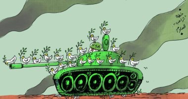 كاريكاتير صحيفة إمارتية.. ترامب يحمل السلام فوق مدرعة حربية 