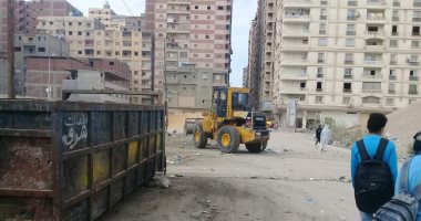 الرصد البيئى بالإسكندرية ترفع المخلفات من شارع اسكوت بالمنتزة