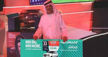 جد من الإمارات يهدى حفيدته سيارة فاز بها فى جائزة من "دبى للتسوّق"
