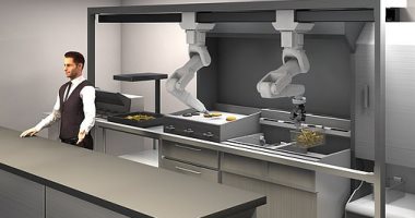 روبوت جديد للمطبخ يقلى الأطعمة المختلفة ويحضر مئات الطلبات كل ساعة