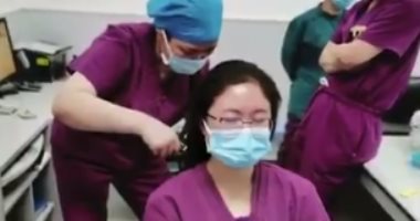 لماذا يتم قص شعر الممرضات بأماكن عزل المصابين بفيروس كورونا في الصين