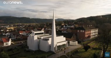 فيديو.. كاهن كنيسة فى النرويج يصف تصميمها الجديد بـ"البشع"