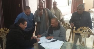 صور.. مواطن بقرية البغدادى بالأقصر يتبرع بقطعة أرض لاستكمال مشروع شبكة الصرف