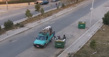 قارئ يناشد جهاز التجمع الأول نقل صناديق القمامة من أمام محل سكنه