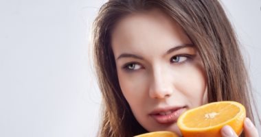 وصفات طبيعية من البرتقال لتنظيف البشرة وترطيبها وعلاج حب الشباب