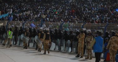 القوات الخاصة تؤمن مدرجات ملعب الأهلي والهلال في السودان