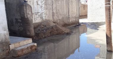 كسر ماسورة مياه وغرق شوارع قرية التلات بمحافظة الشرقية