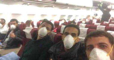 وصول طائرة المصريين العائدين من الصين الى مطار العلمين