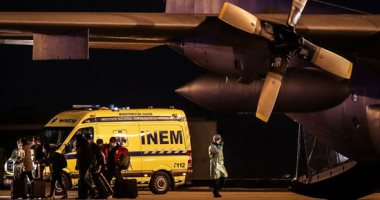 صور.. طائرة عسكرية تُقل برتغاليين تصل لشبونة قادمة من ووهان الصينية