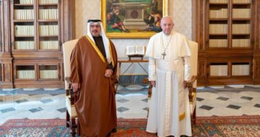 ولى عهد البحرين يلتقى البابا فرنسيس لتعزيز علاقات الصداقة والتعاون مع الفاتيكان