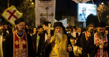 قساوسة يقودون مسيرة فى الجبل الأسود اعتراضا على قانون خاص بالمنشآت الدينية
