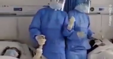أطباء مستشفى ووهان يدعمون مرضى كورونا بالغناء خلال رحلة العلاج.. فيديو