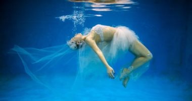 جوازة من تحت الماء.. أجمل صور الزفاف فى أعماق البحار.. تقدروا تجربوها؟