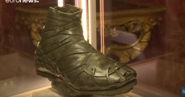 شاهد.. معرض للأحذية القديمة فى متحف قصر بيتي بمدينة فلورنسا الإيطالية