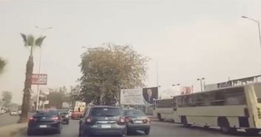 انتظام الحركة المرورية أمام السيارات بشارع البحر الأعظم.. فيديو