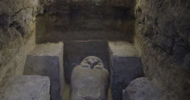 موقع أجنبى يلقى الضوء على اكتشاف مقبرة كبار كهنة مصر القديمة.. صور
