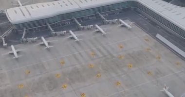 طائرات الدرون تكشف تحول مطار ووهان وشوارعها الرئيسية لمدينة أشباح.. فيديو