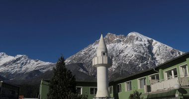 صور.. جامع للمسلمين يعانق الجبال فى إحدى قرى النمسا 