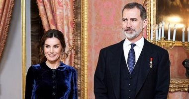 ملكة إسبانيا تعيد ارتداء فستان مخملى ارتدته عام 2018.. صور