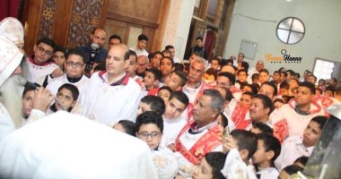 أسقف نجع حمادى يحتفل بتخريج 184 طفلًا  من مدرسة الشمامسة للألحان الكنسية