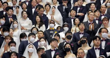 حفل زفاف جماعى يتحدى فيروس كورونا فى كوريا.. فيديو