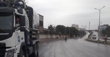 نشر معدات القاهرة والجيزة للصرف الصحى بالمناطق الرئيسية استعدادا لأمطار اليوم