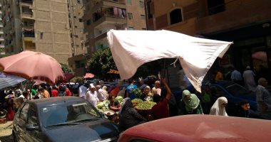 قارئة تستغيث بالمسؤولين لإزالة سوق الجمعة بميدان النعام بعين شمس