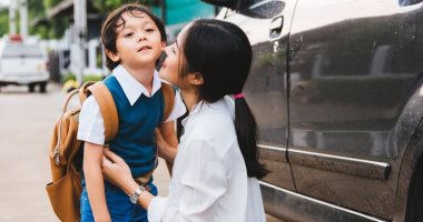 5 حاجات اعمليها للحفاظ على طفلك بعد رجوعه من المدرسة.. منها قيسى حرارته