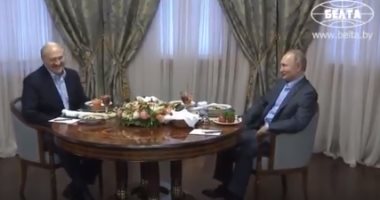الرئيس الروسى يقدم العصيدة لنظيره البيلاروسى فى غداء عمل.. فيديو