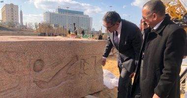 صور.. وزير الأثار يتابع تركيب أجزاء مسلة الملك رمسيس الثانى بميدان التحرير