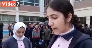 فيديو.. طالبة بمدرسة بالقاهرة تقرأ على زملائها طرق الوقاية من الفيروسات