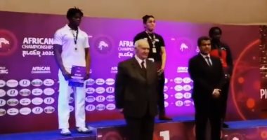 فيديو.. تتويج سمر حمزة بذهبية البطولة الأفريقية للمصارعة بالجزائر