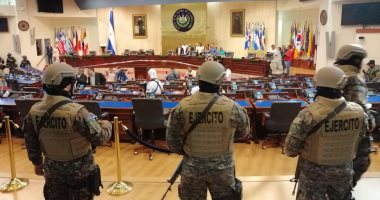 فيديو وصور.. اقتحام الجيش السلفادورى لمقر البرلمان بعد معركة مع الرئيس