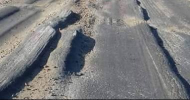 استجابة لـ"سيبها علينا".. محافظ أسوان يعلن عن مشروع لتطوير الطريق الصحراوى